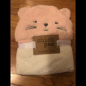 🍁 3/$20 Brand New Chick Pea Hooded Towel Cat(?)
